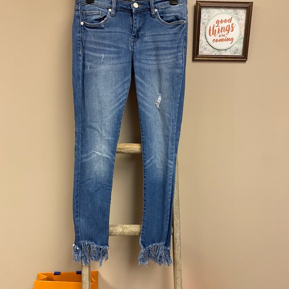 BlankNYC The Reade Classic Frayed Hem Skinny Jeans 26 - Picture 2 of 14